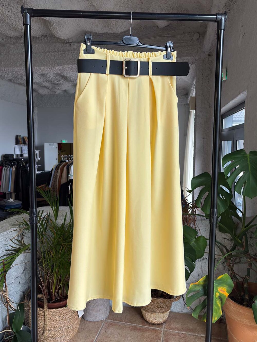 a kitrino fousta me zwni a kitrino fousta me zwni