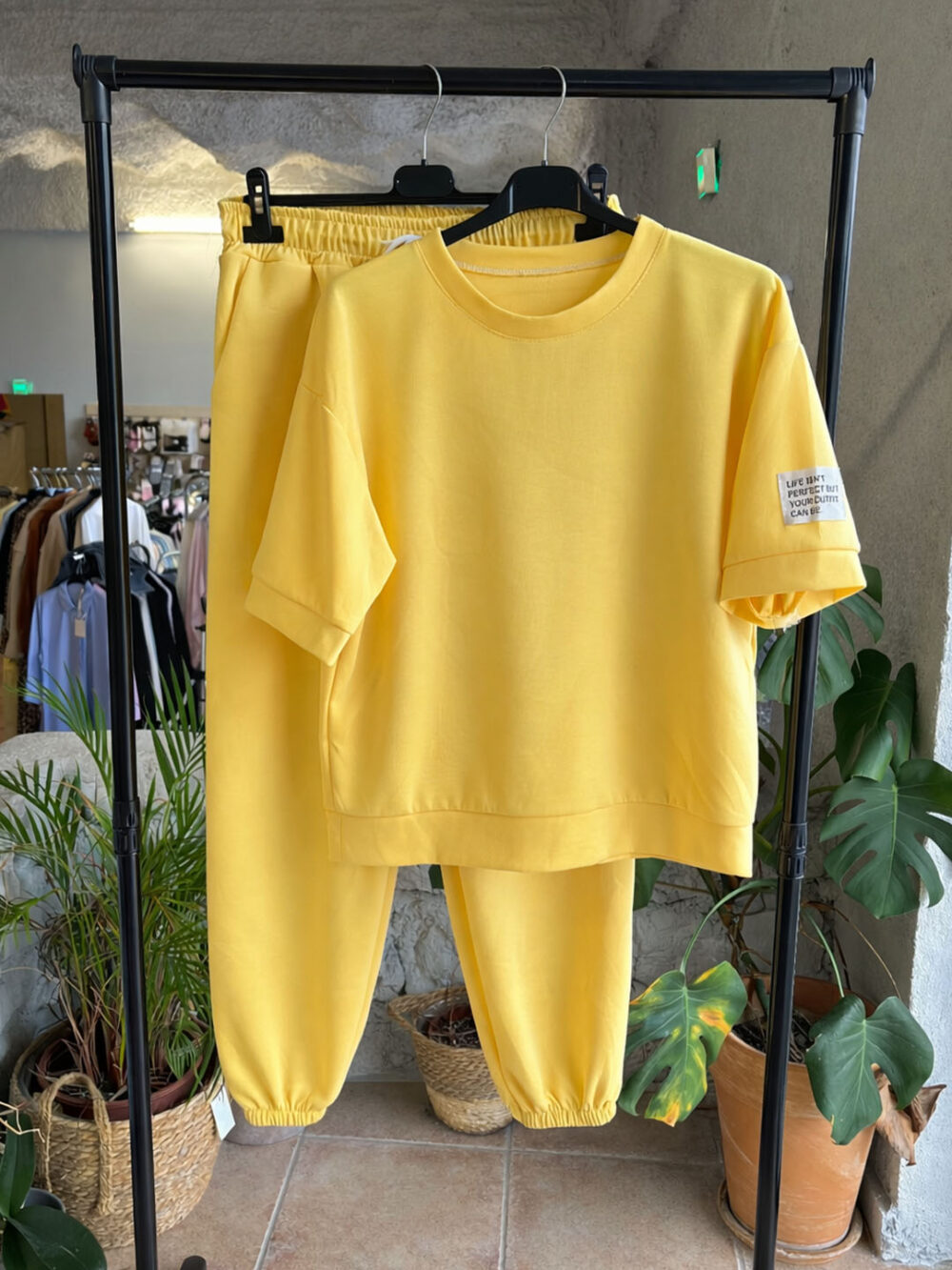 a kitrino se konto maniki