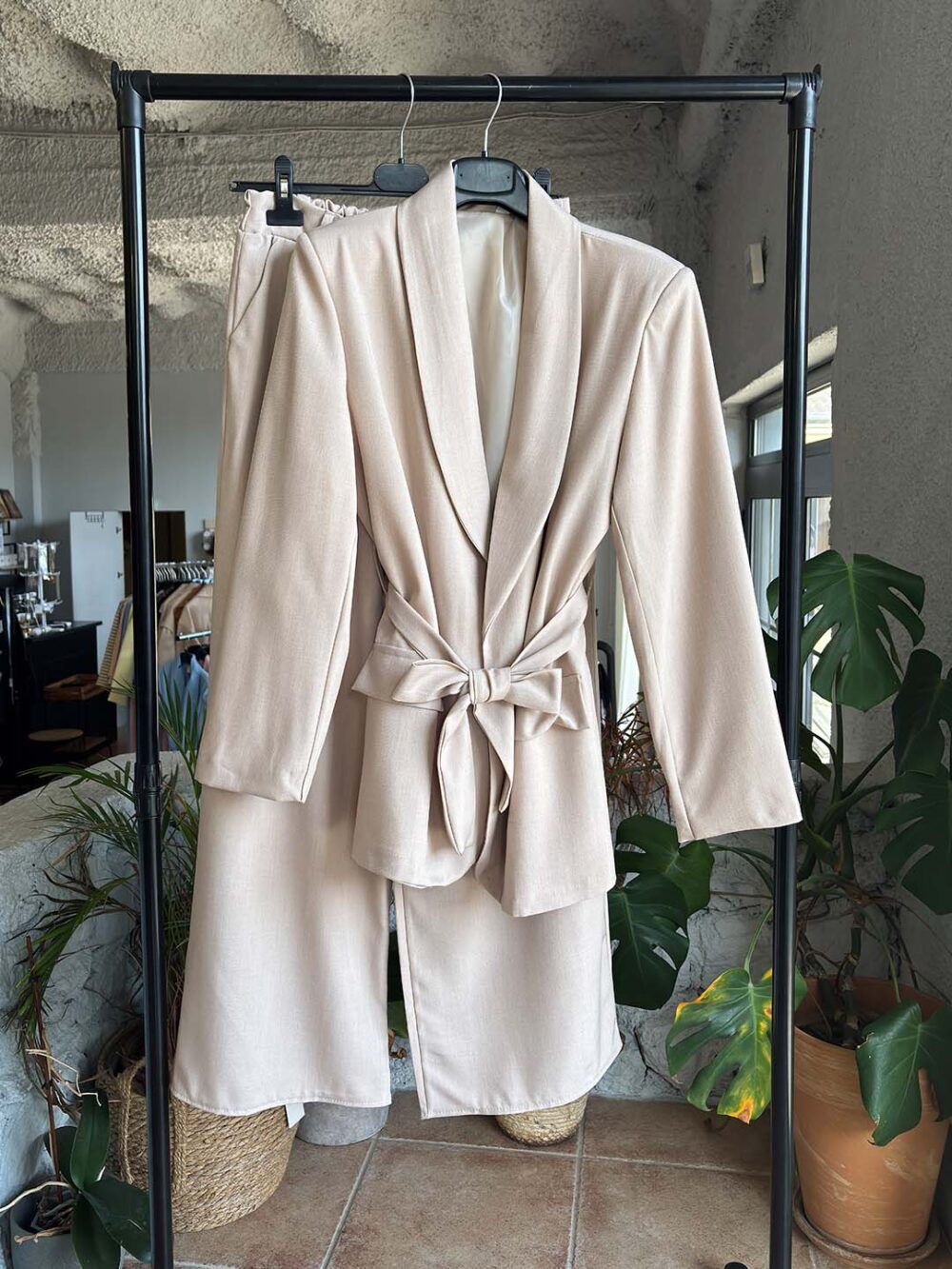 b mpez kostoumi me zonari a1 b mpez kostoumi me zonari a1