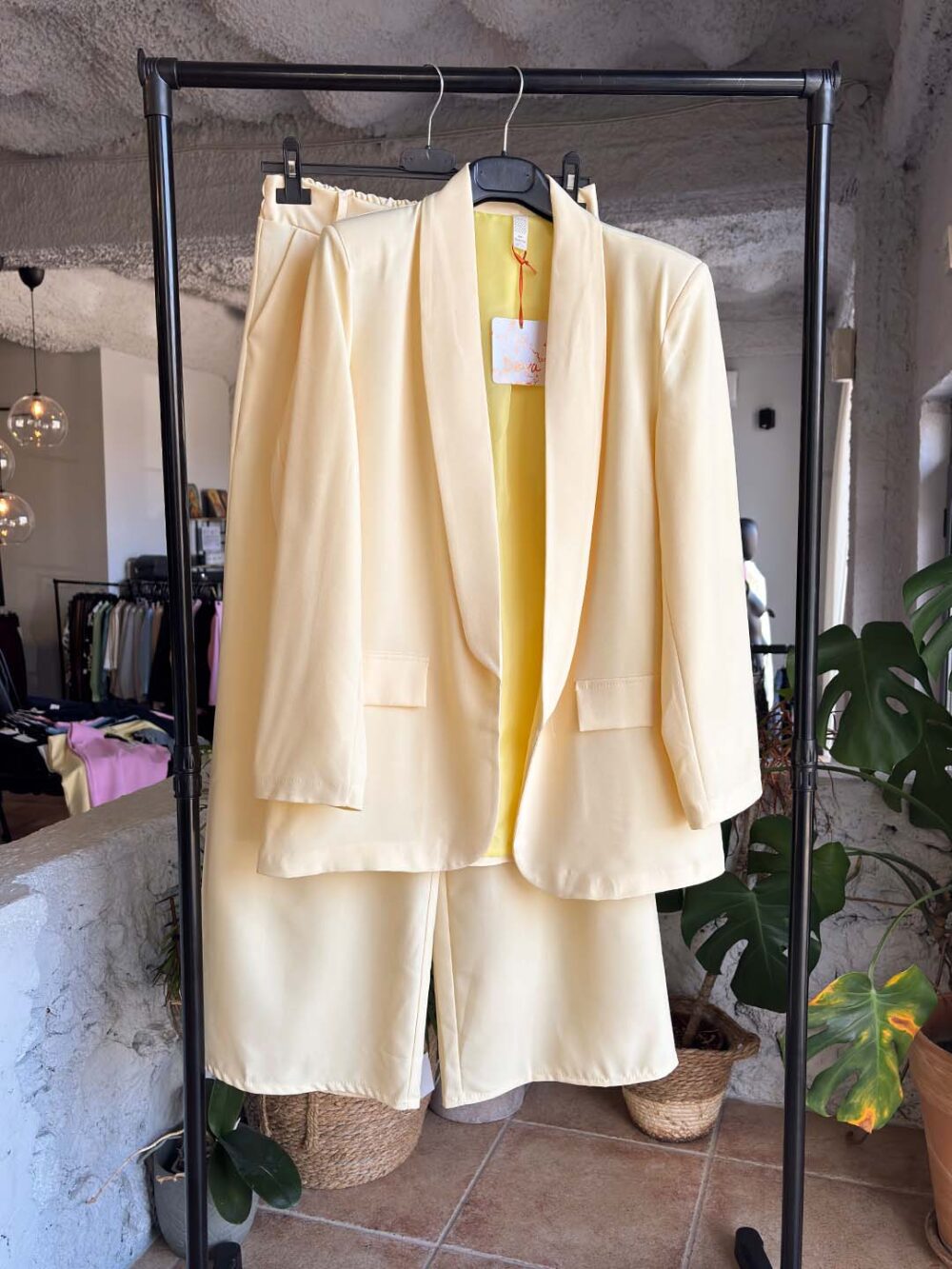 c kitrino kostoumi s1