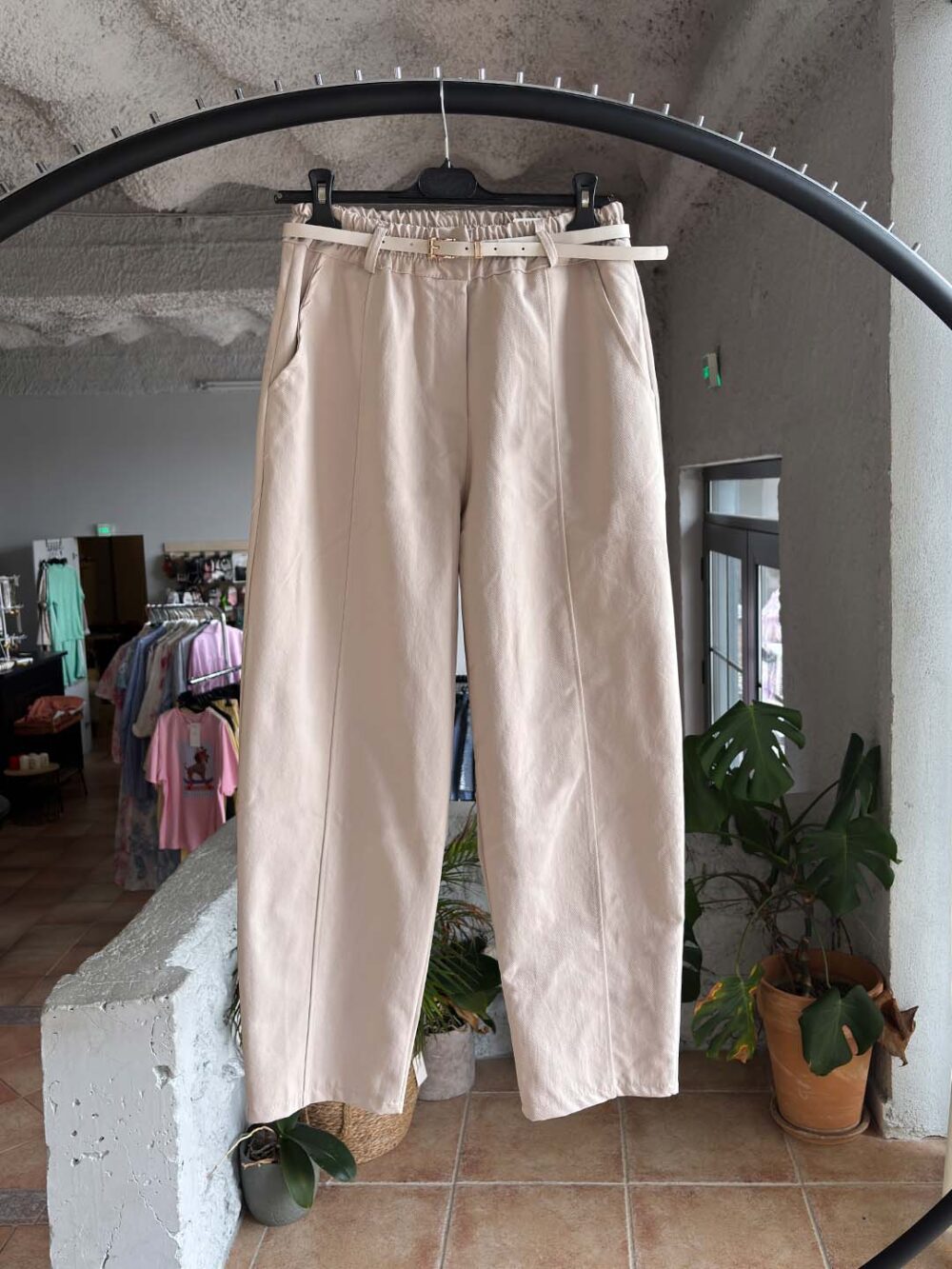 a cream panteloni me zwni 1