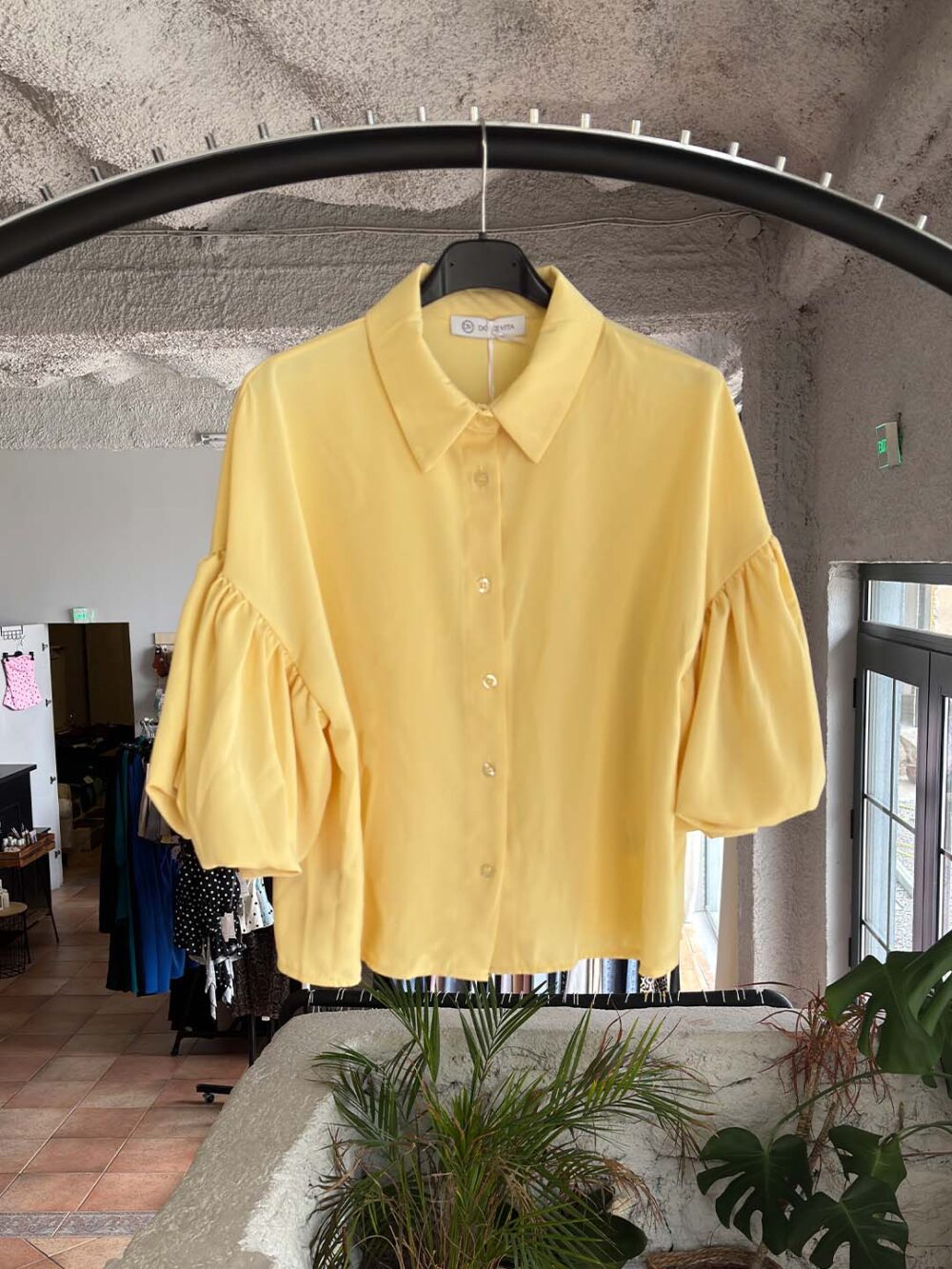 a kitrino poukamiso balloon manikia a kitrino poukamiso balloon manikia