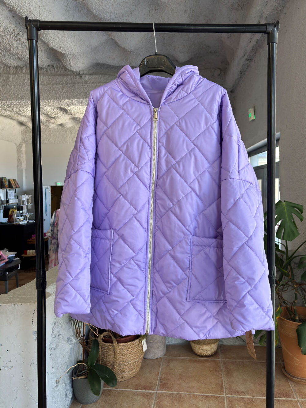 a lila puffer