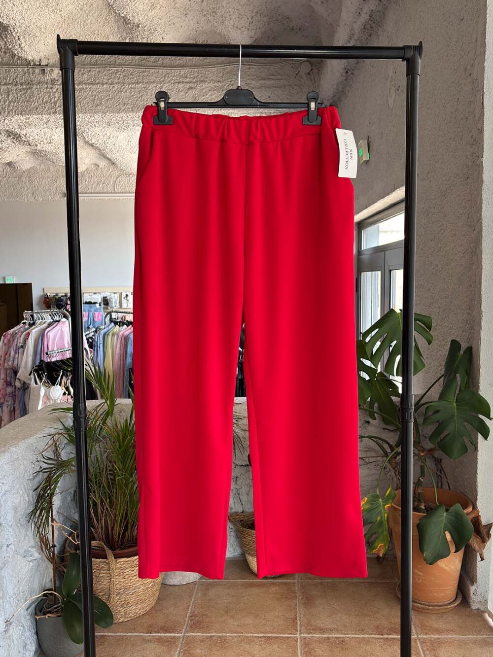 b kokkino kostoumi a2