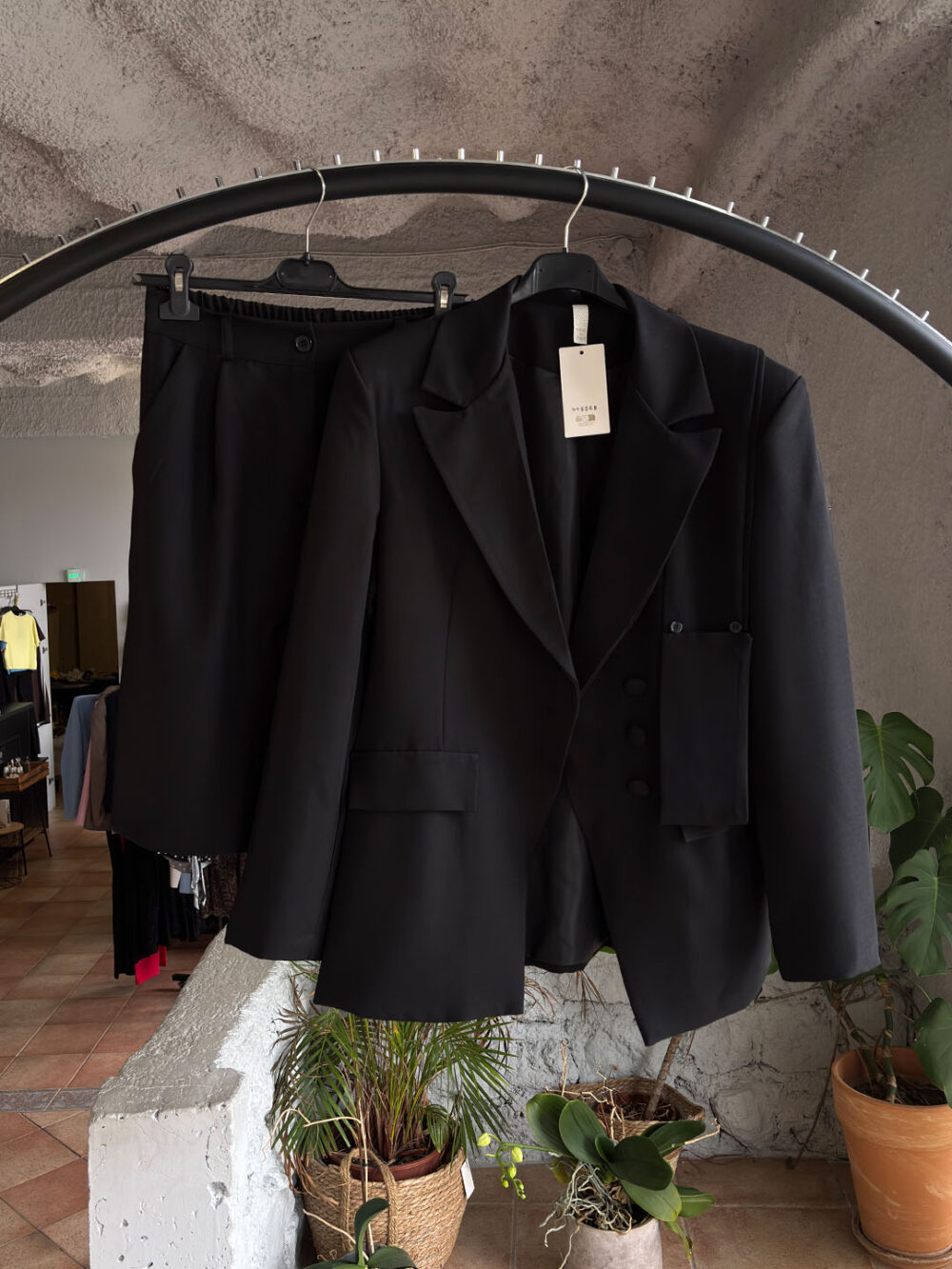 a mayro kostoumi me konto pant 1