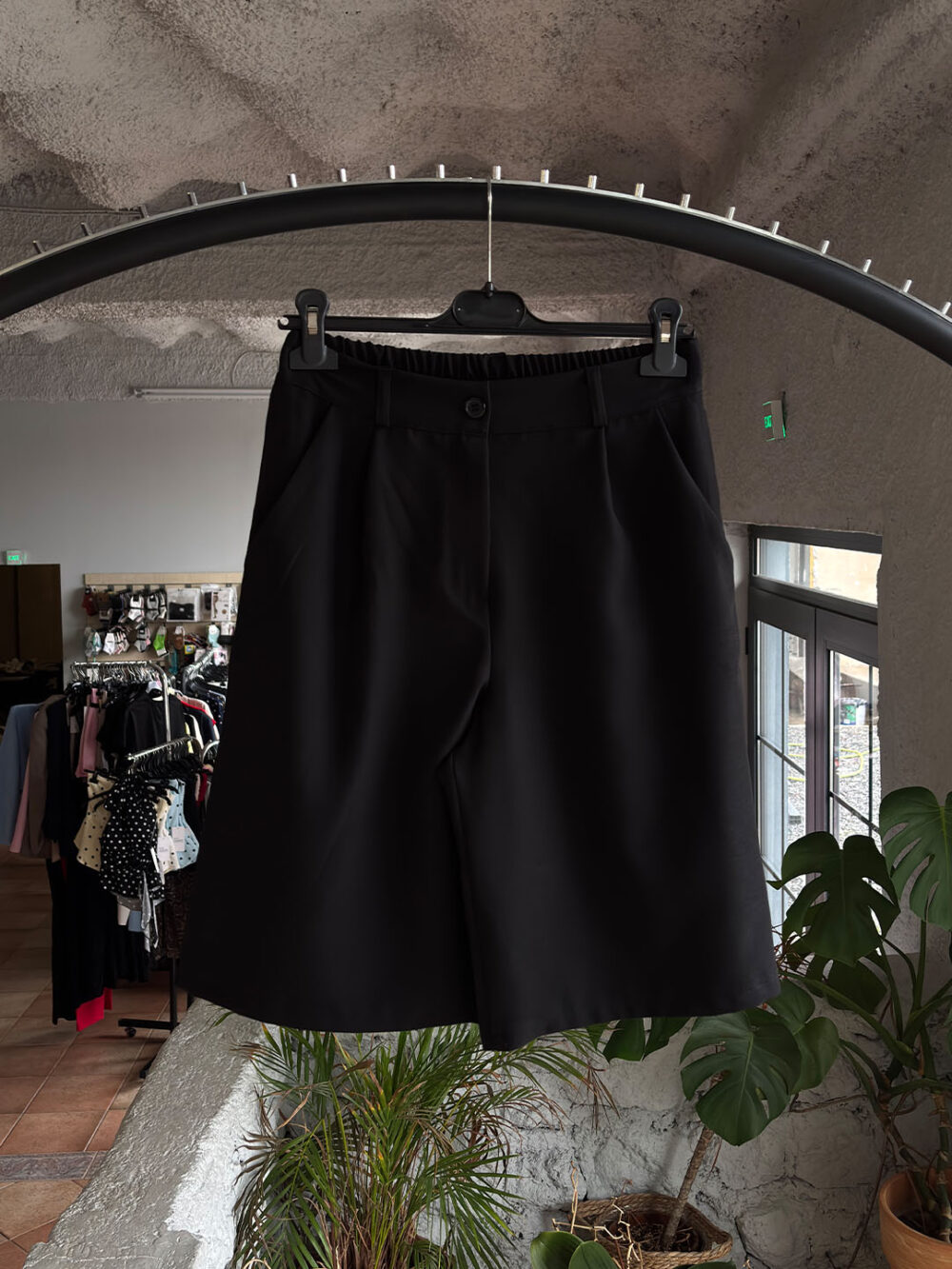 a mayro kostoumi me konto pant 2