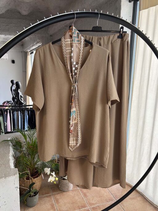 Plus Size Σετ Μπλούζα & Παντελόνα με Φουλάρι