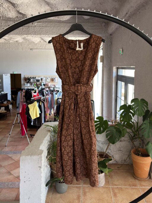 Midi Φόρεμα Με Ζώνη & Ανάγλυφο Σχέδιο