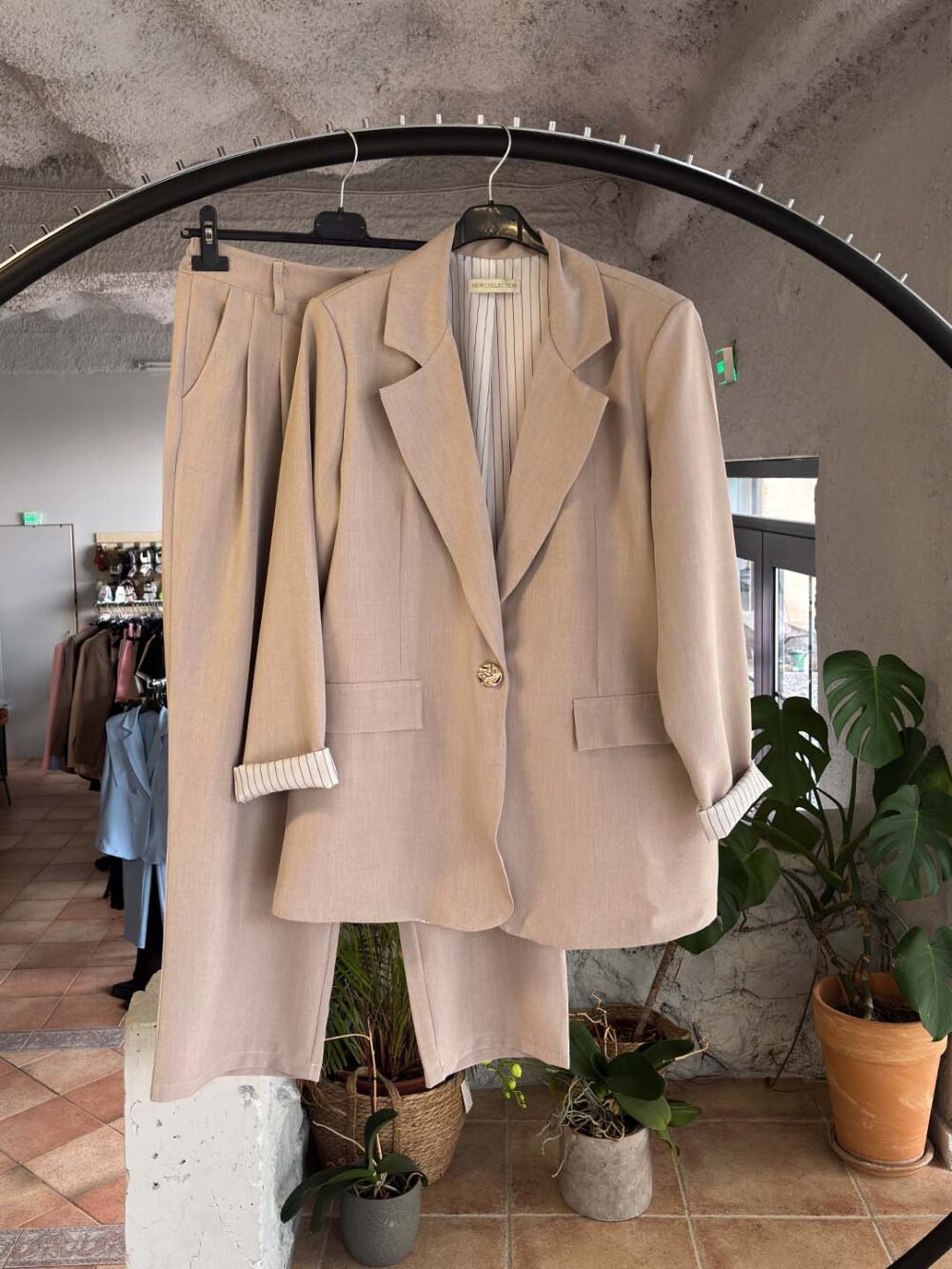 e ammou kostoumi me riga k panteloni 1