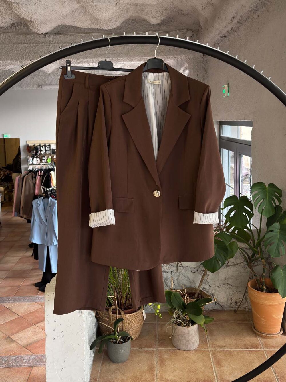 e chocola kostoumi me riga k panteloni 1