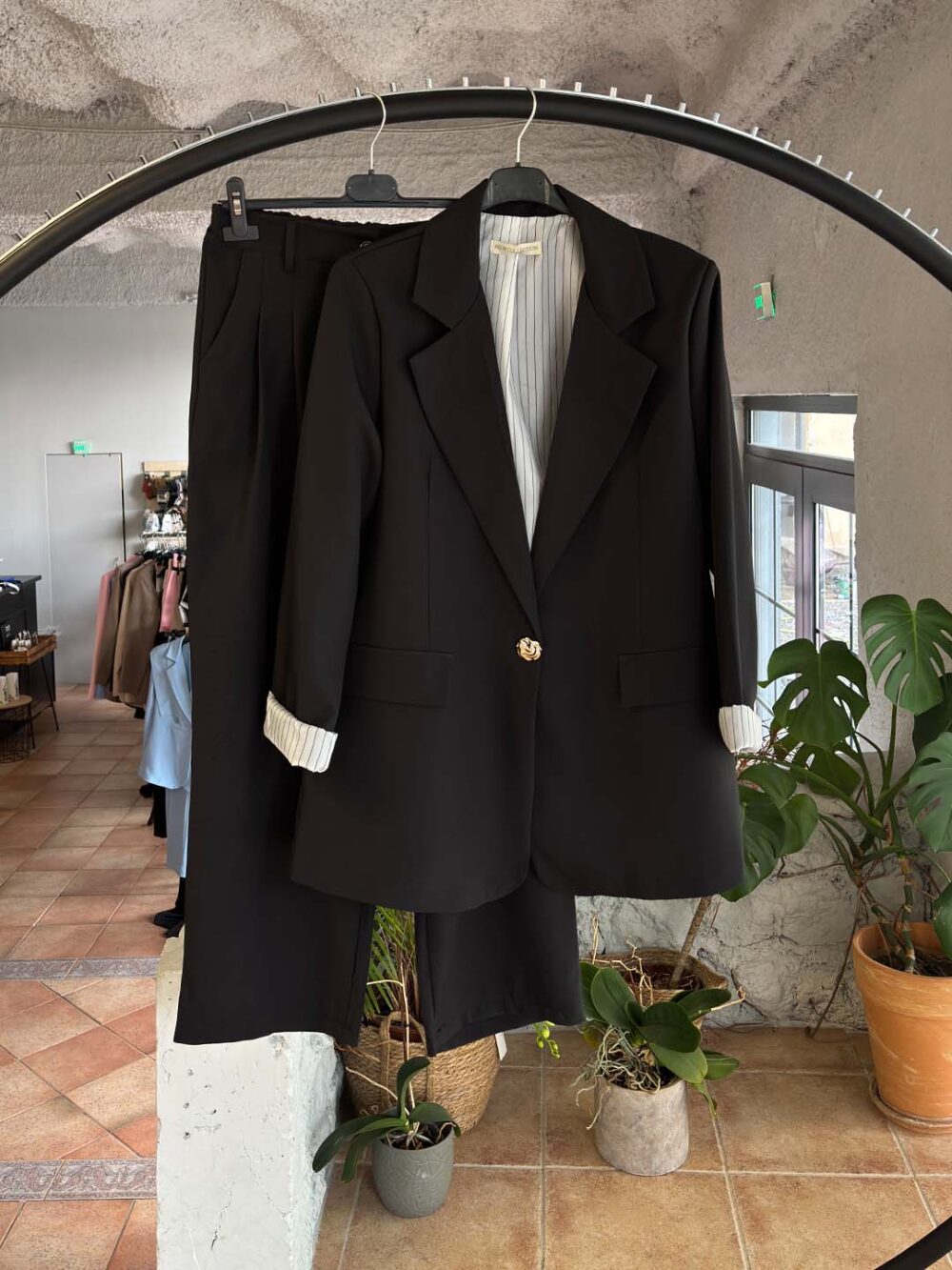 e mauro kostoumi me riga k panteloni 1