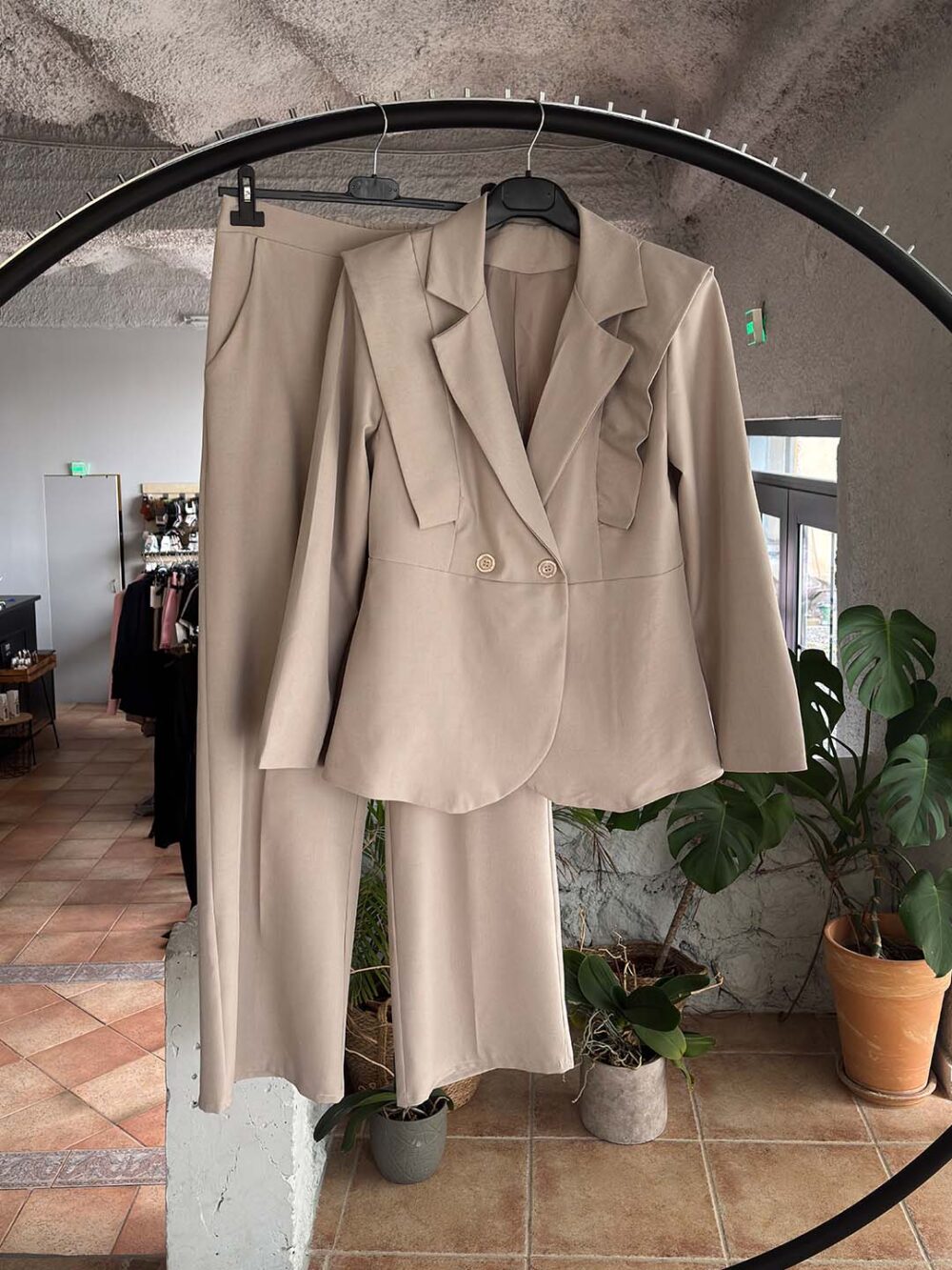 f pourou kostoumi pte 1