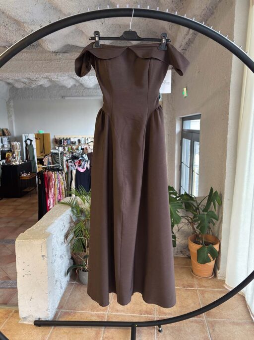 Maxi Φόρεμα Off Shoulder Με Romantic Γραμμή