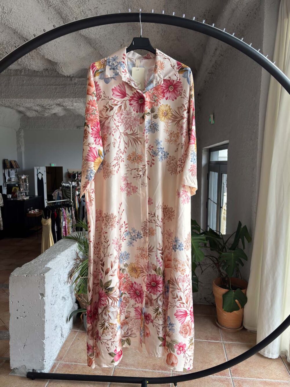 m cream forema floral me koumpia