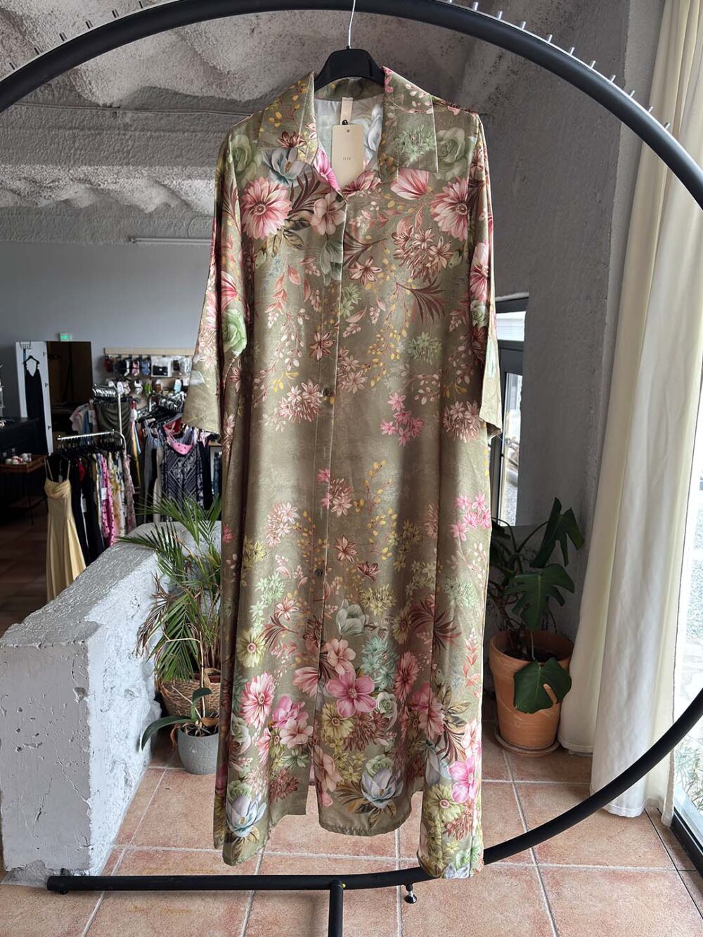 m xaki forema floral me koumpia
