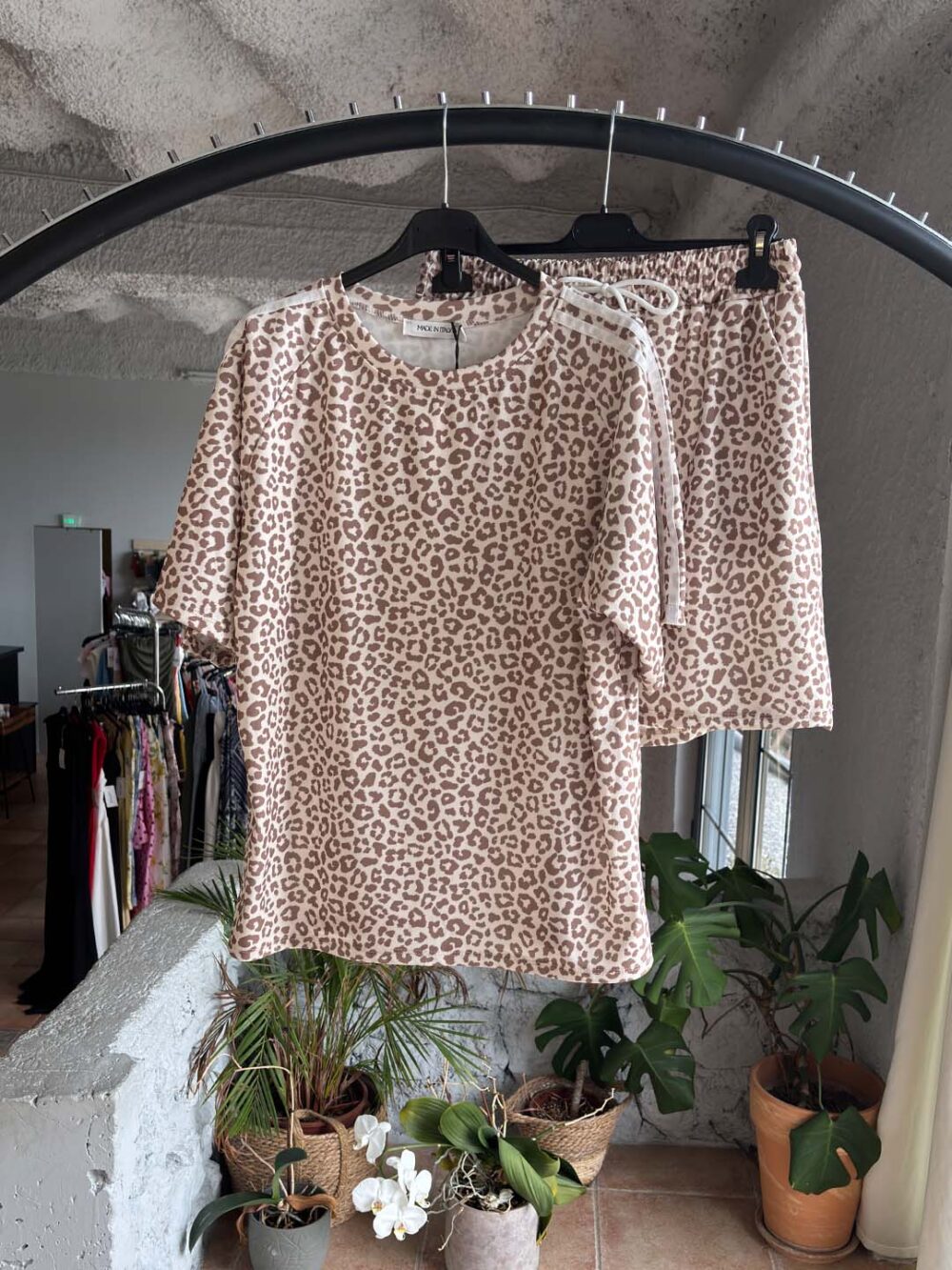 r cream set animal print