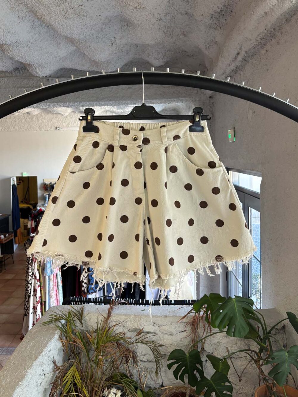 a ekrou poua shorts