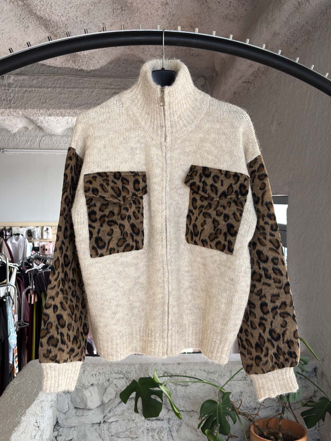 l 1560 cream 1