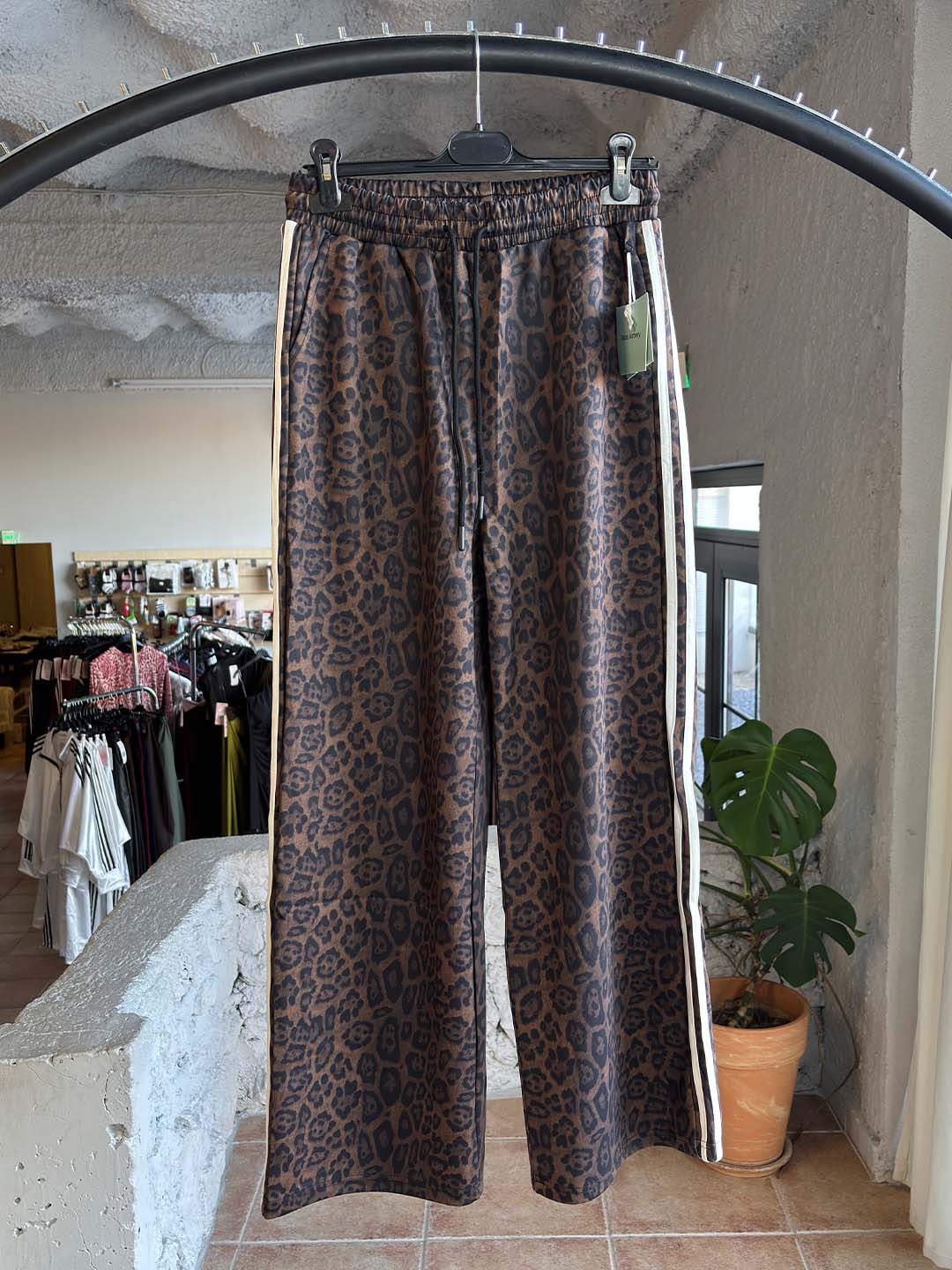 b leuki riga leopard print forma